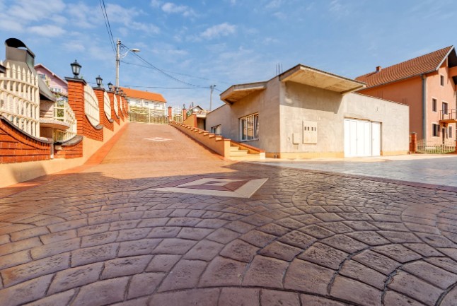Hormigón impreso en patio y piscina — Olías del Rey, Toledo